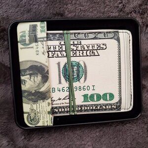 Buckle-Down Men's Bi-fold Wallet with Tin - Hundred Dollar $100 Bill Design